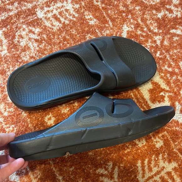 COPY - OOFOS OOAHH RECOVERY SLIDE in black, M10/W12